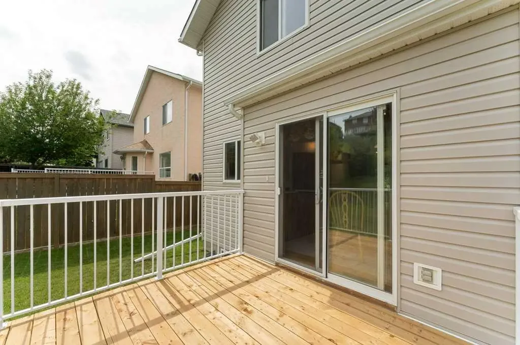 62 Edgebrook Heights NW Calgary AB T3A 5M5