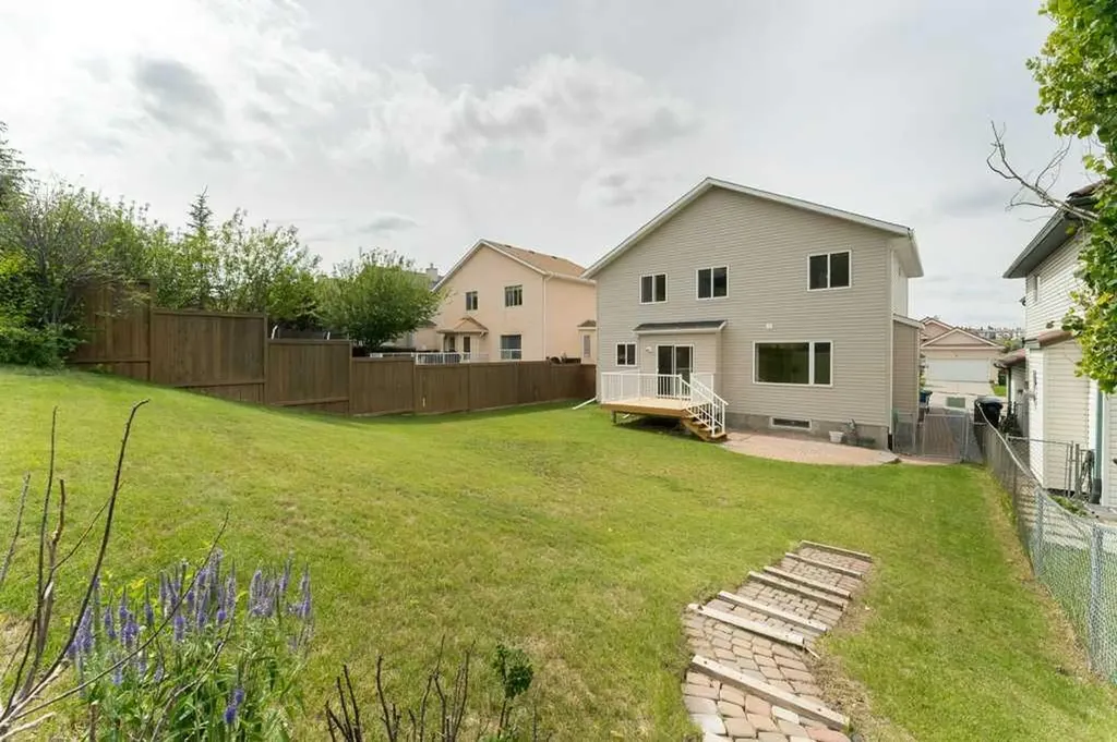 62 Edgebrook Heights NW Calgary AB T3A 5M5