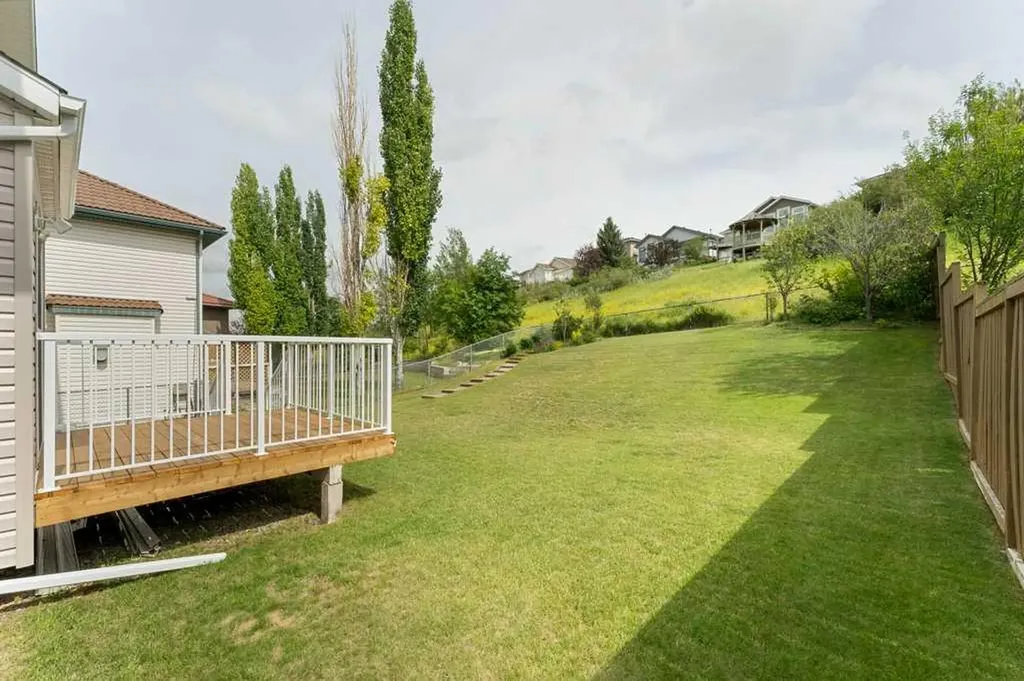 62 Edgebrook Heights NW Calgary AB T3A 5M5