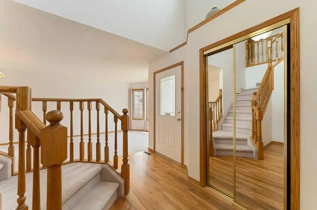 62 Edgebrook Heights NW Calgary AB T3A 5M5