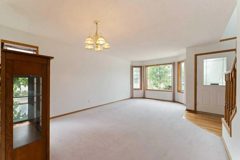 62 Edgebrook Heights NW Calgary AB T3A 5M5