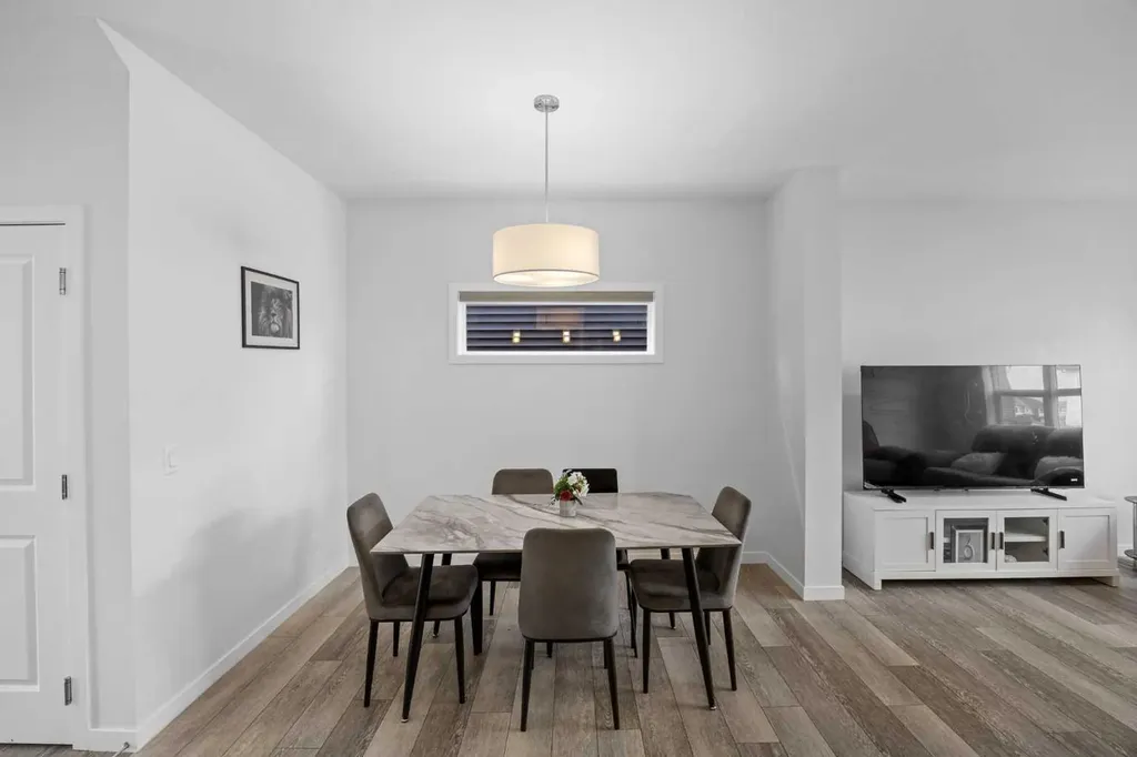 288 Lucas Boulevard NW Calgary AB T3P 1X2