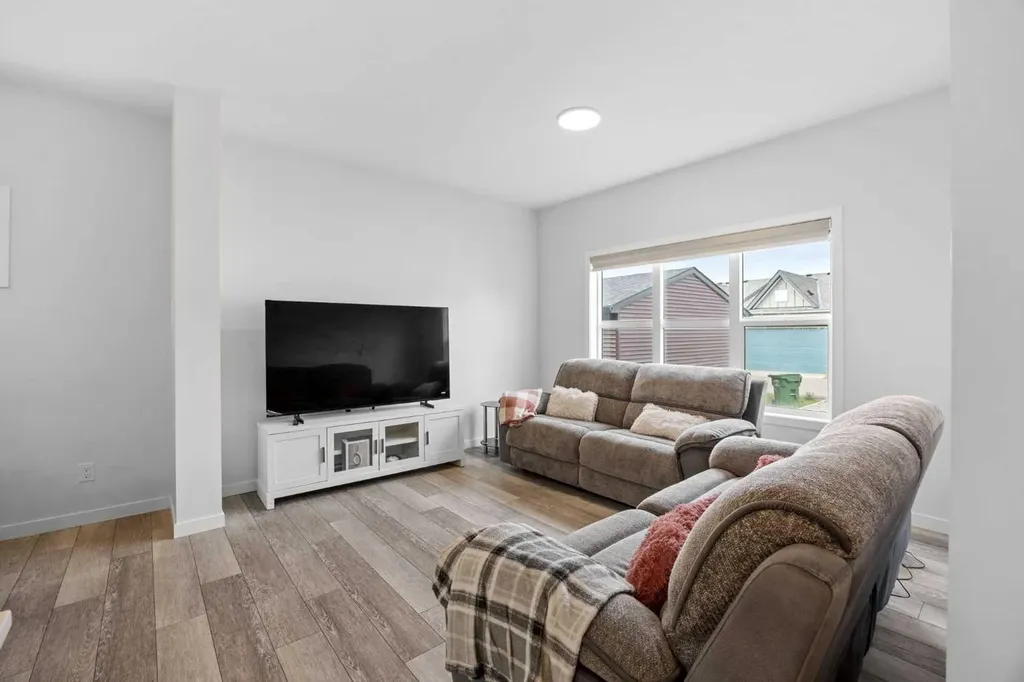 288 Lucas Boulevard NW Calgary AB T3P 1X2