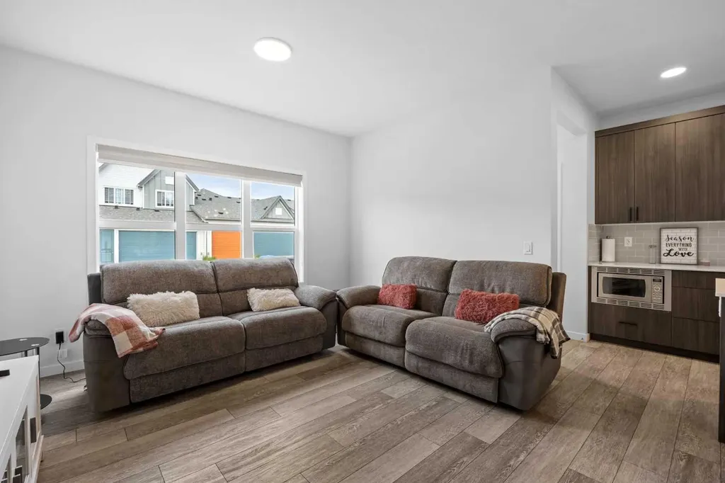288 Lucas Boulevard NW Calgary AB T3P 1X2