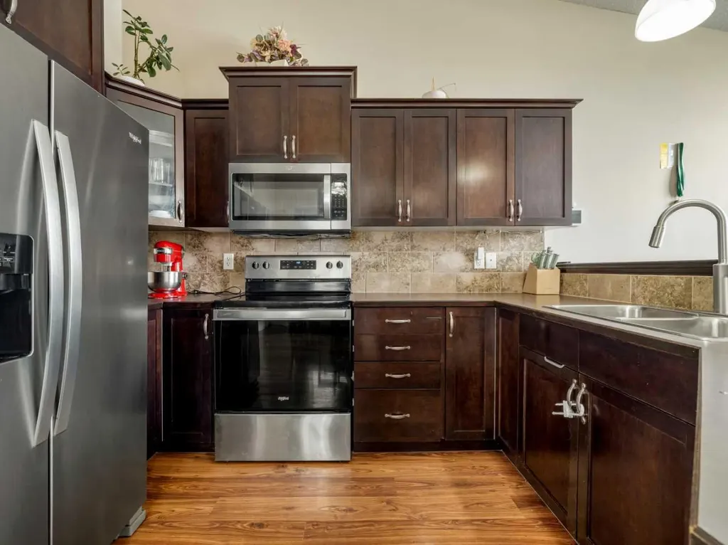 554 Margaret Sutherland Crescent N Lethbridge AB T1H 5R6