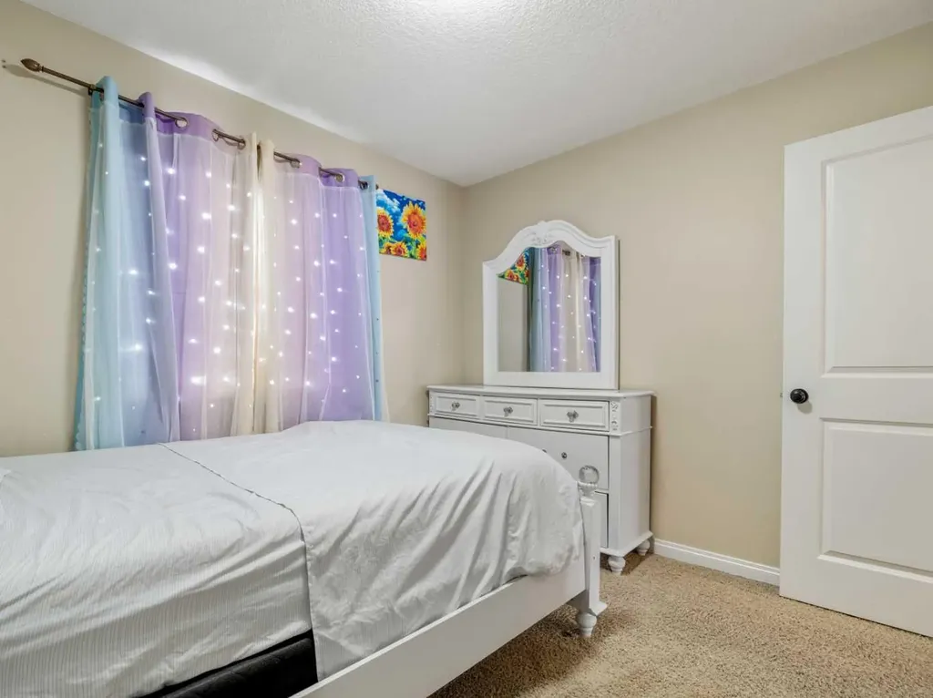 554 Margaret Sutherland Crescent N Lethbridge AB T1H 5R6