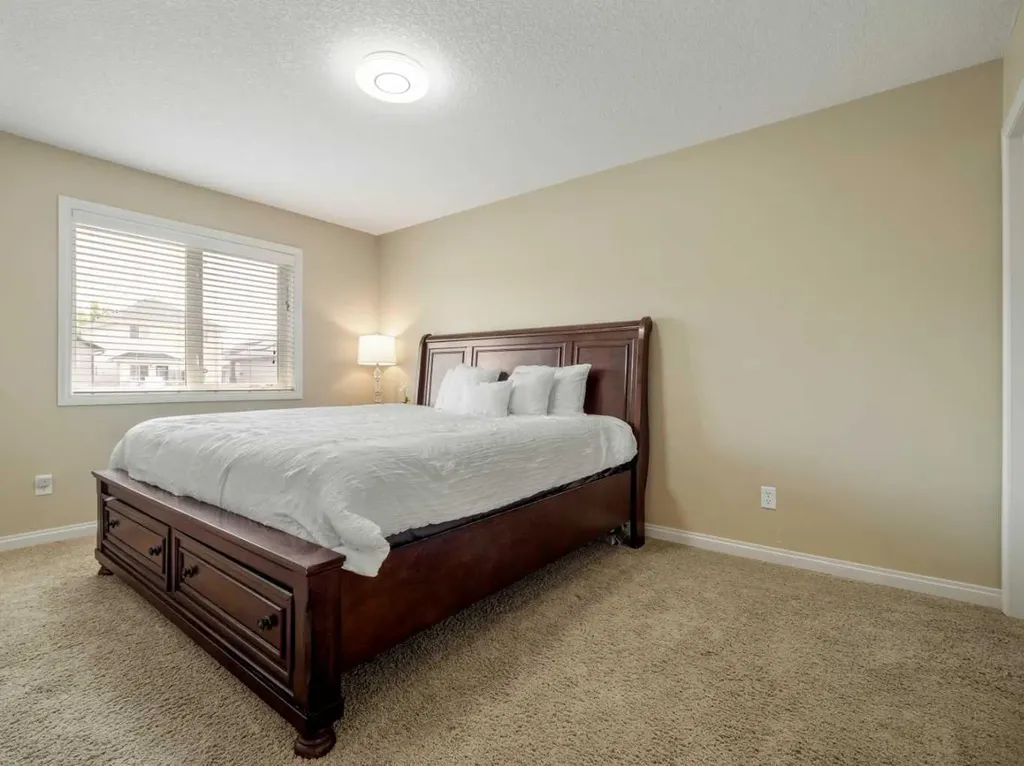 554 Margaret Sutherland Crescent N Lethbridge AB T1H 5R6