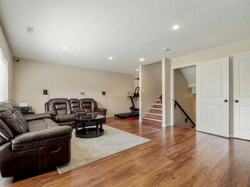 554 Margaret Sutherland Crescent N Lethbridge AB T1H 5R6