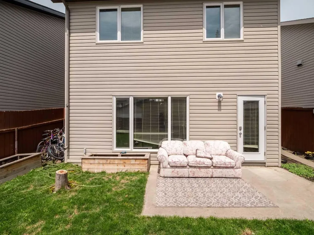 554 Margaret Sutherland Crescent N Lethbridge AB T1H 5R6