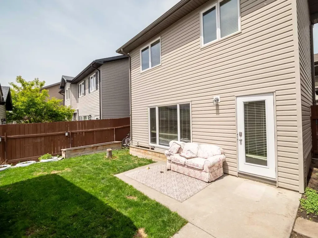 554 Margaret Sutherland Crescent N Lethbridge AB T1H 5R6
