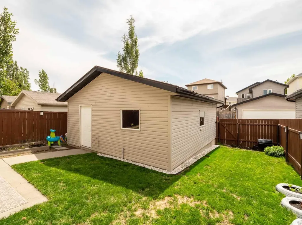 554 Margaret Sutherland Crescent N Lethbridge AB T1H 5R6