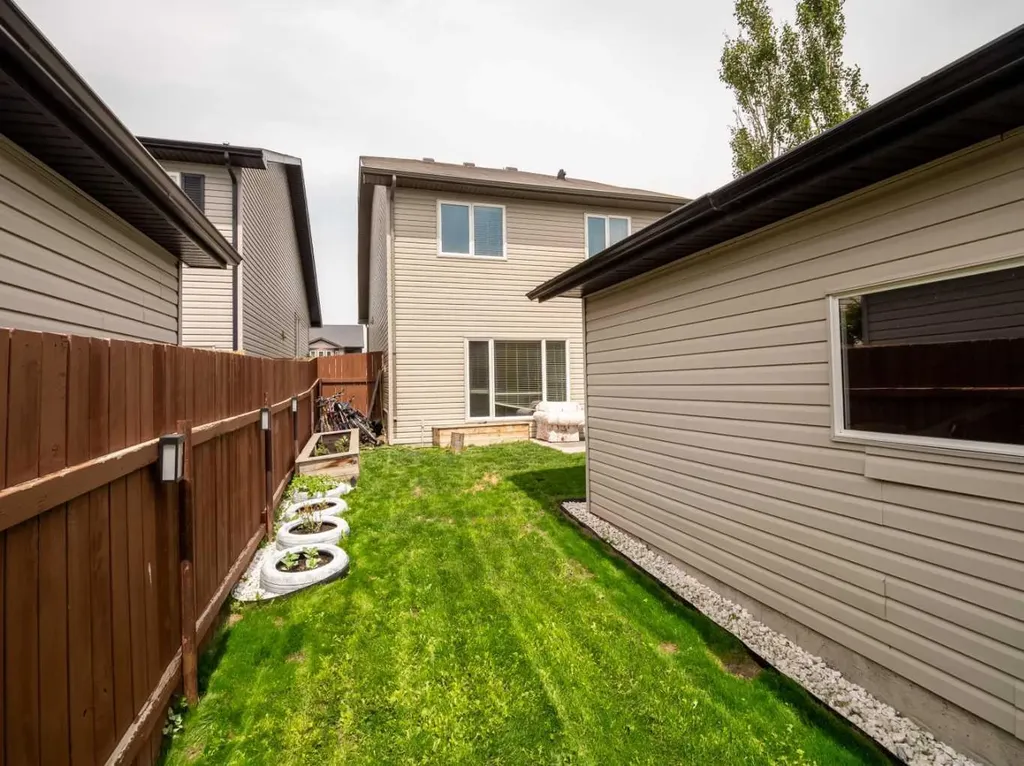 554 Margaret Sutherland Crescent N Lethbridge AB T1H 5R6