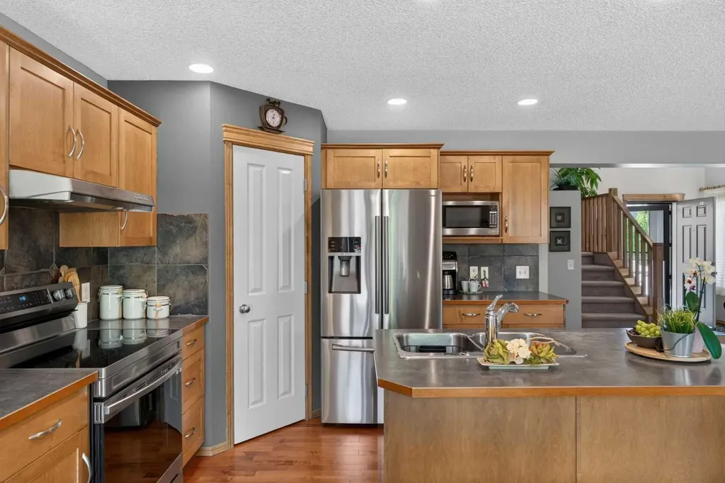 60 Tuscany Ridge Crescent NW Calgary AB T3L 3C7