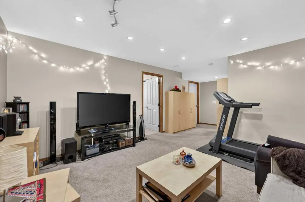 60 Tuscany Ridge Crescent NW Calgary AB T3L 3C7