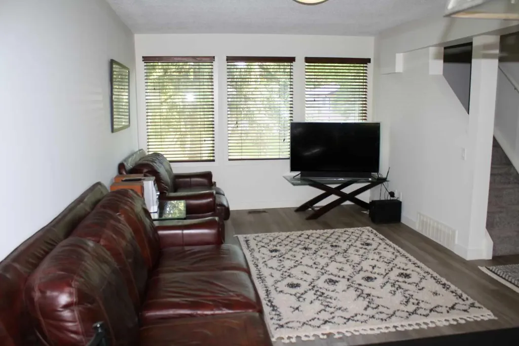 3052 32a Avenue SE Calgary AB T2B0J3