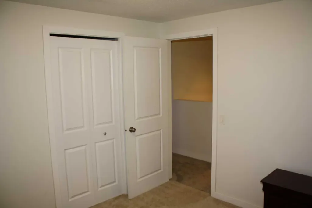 3052 32a Avenue SE Calgary AB T2B0J3