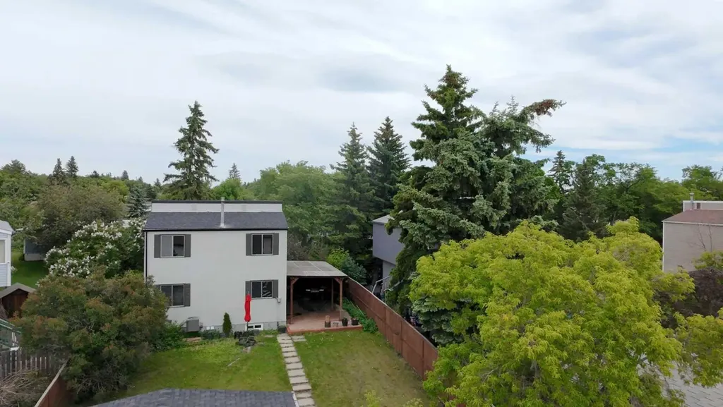 3052 32a Avenue SE Calgary AB T2B0J3