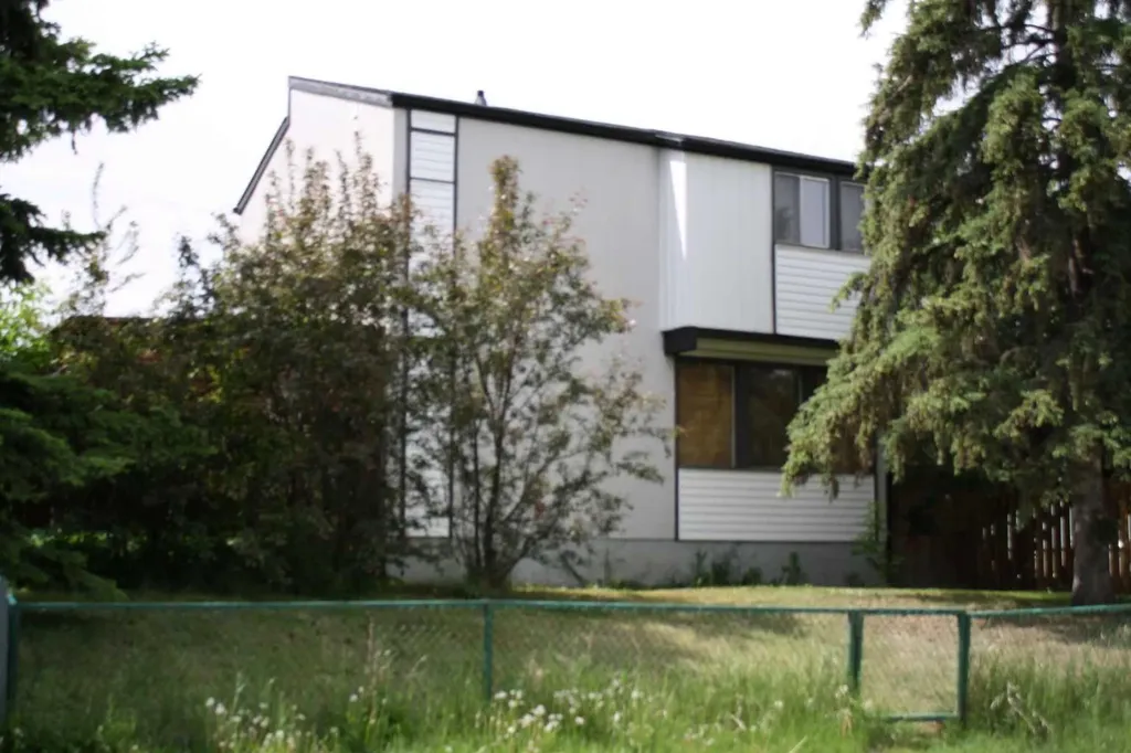 3052 32a Avenue SE Calgary AB T2B0J3