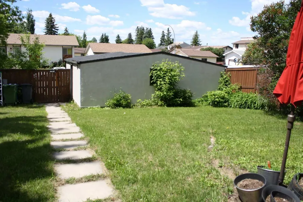 3052 32a Avenue SE Calgary AB T2B0J3