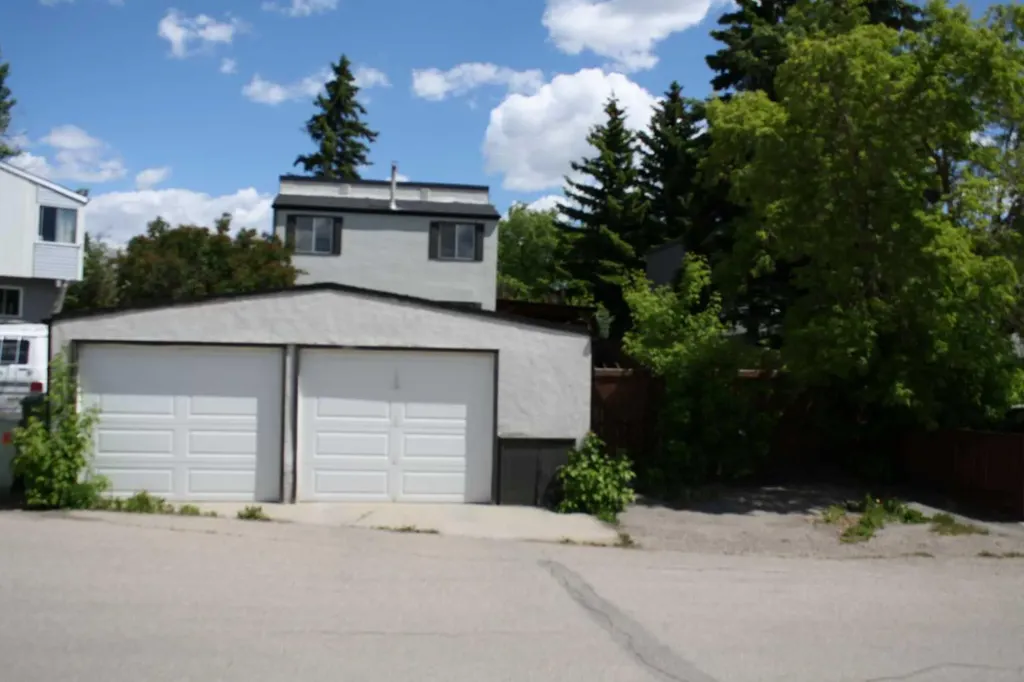 3052 32a Avenue SE Calgary AB T2B0J3