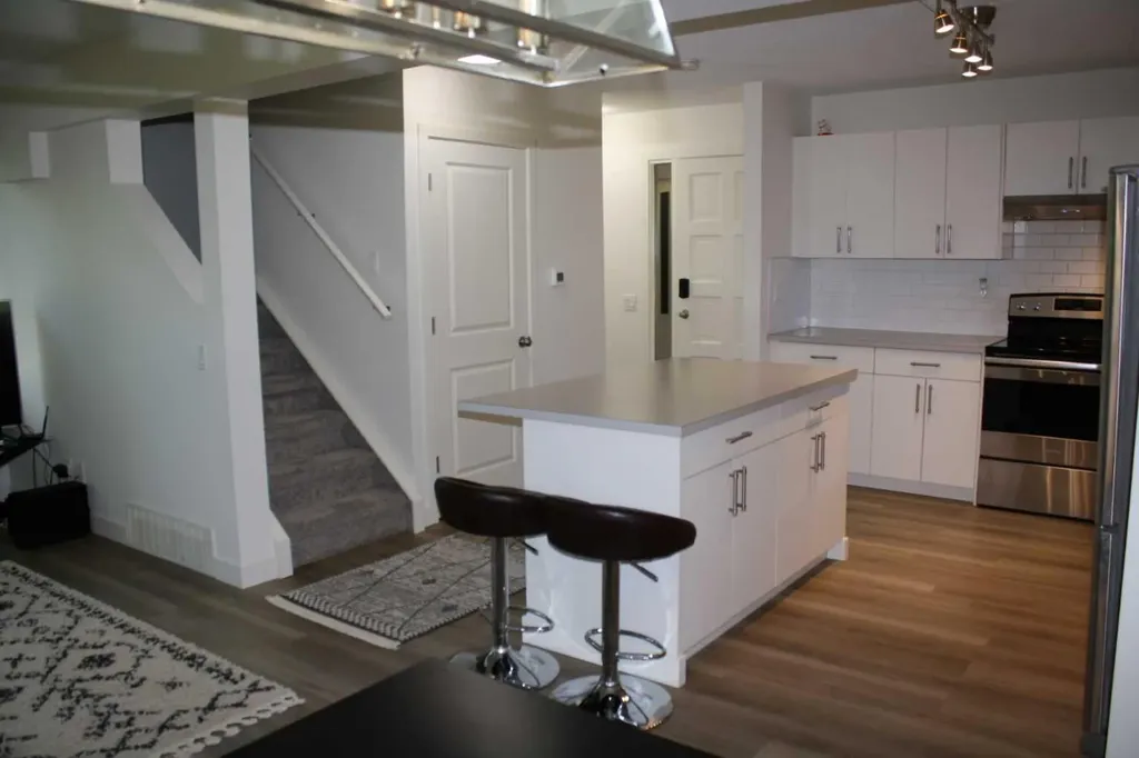3052 32a Avenue SE Calgary AB T2B0J3
