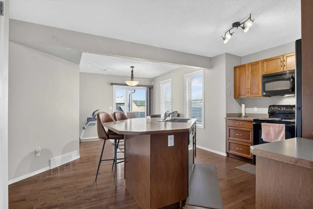 116 Panora Close NW Calgary AB T3K 0G4