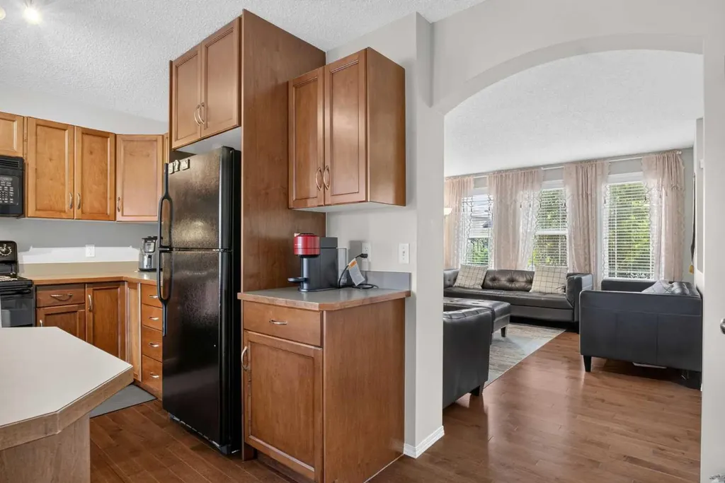 116 Panora Close NW Calgary AB T3K 0G4