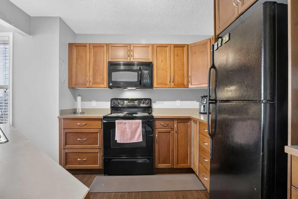 116 Panora Close NW Calgary AB T3K 0G4
