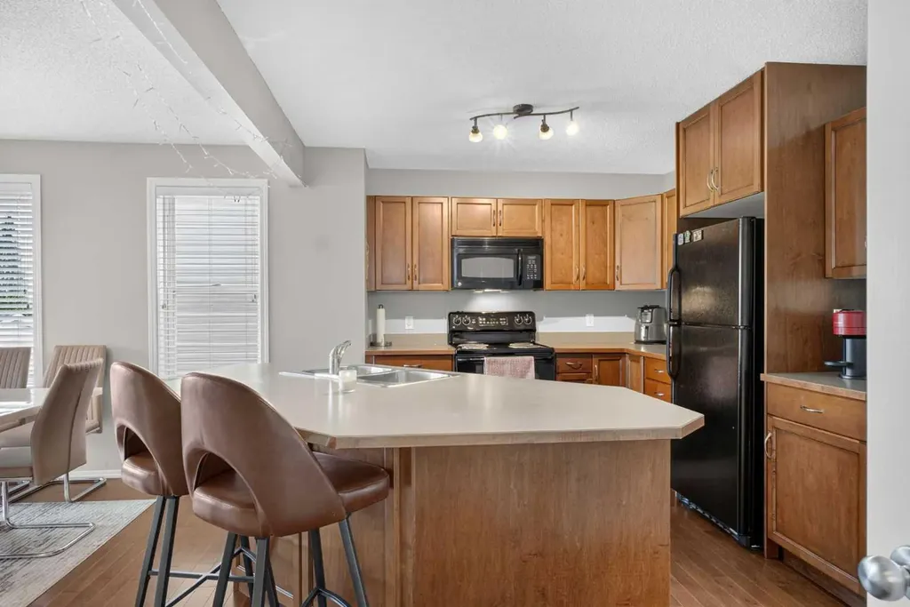 116 Panora Close NW Calgary AB T3K 0G4