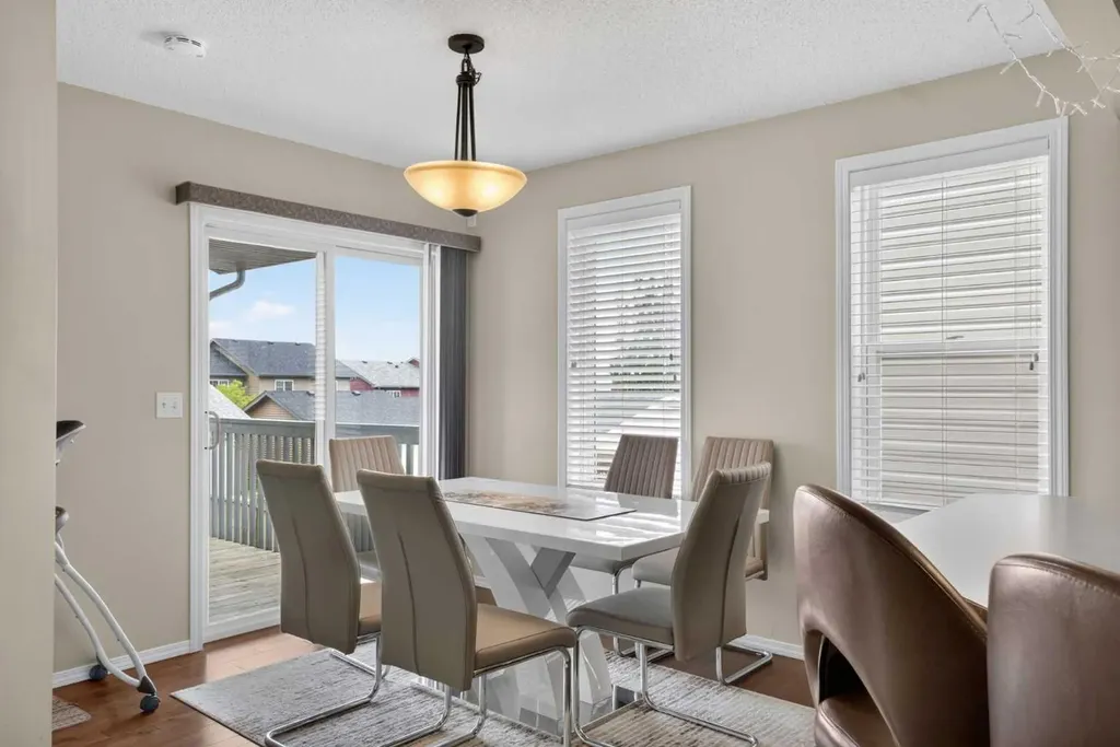 116 Panora Close NW Calgary AB T3K 0G4