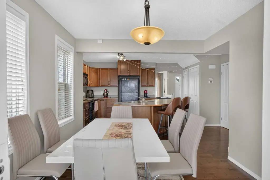 116 Panora Close NW Calgary AB T3K 0G4