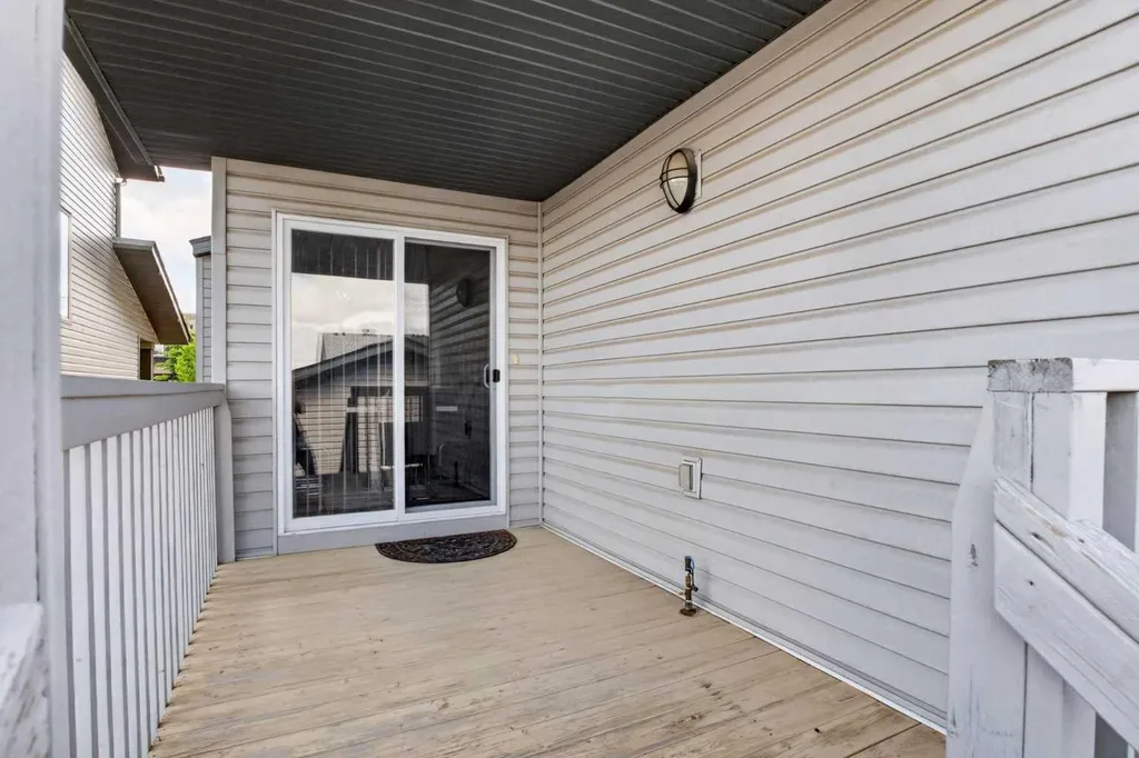 116 Panora Close NW Calgary AB T3K 0G4