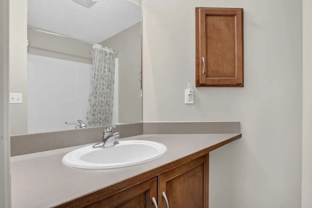 116 Panora Close NW Calgary AB T3K 0G4