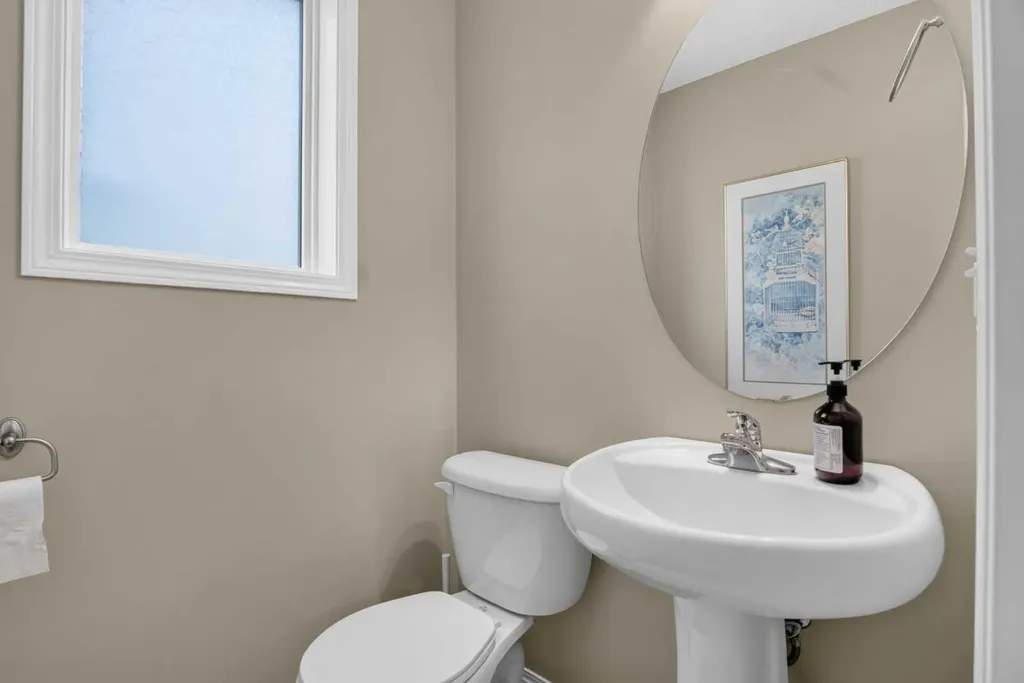 116 Panora Close NW Calgary AB T3K 0G4