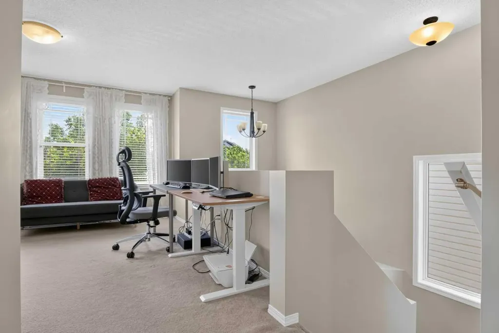 116 Panora Close NW Calgary AB T3K 0G4