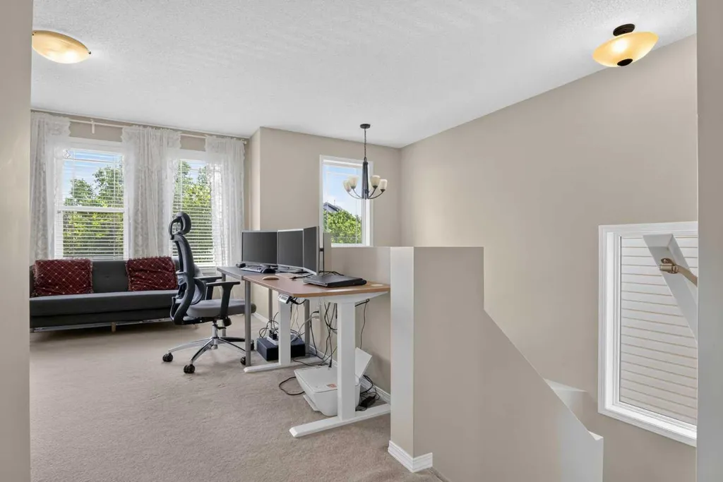 116 Panora Close NW Calgary AB T3K 0G4