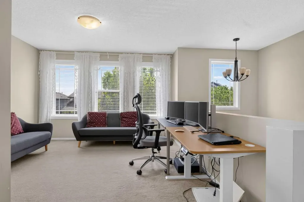 116 Panora Close NW Calgary AB T3K 0G4