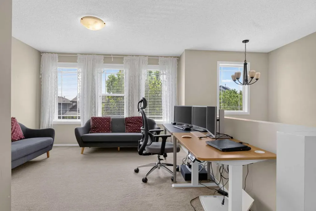 116 Panora Close NW Calgary AB T3K 0G4
