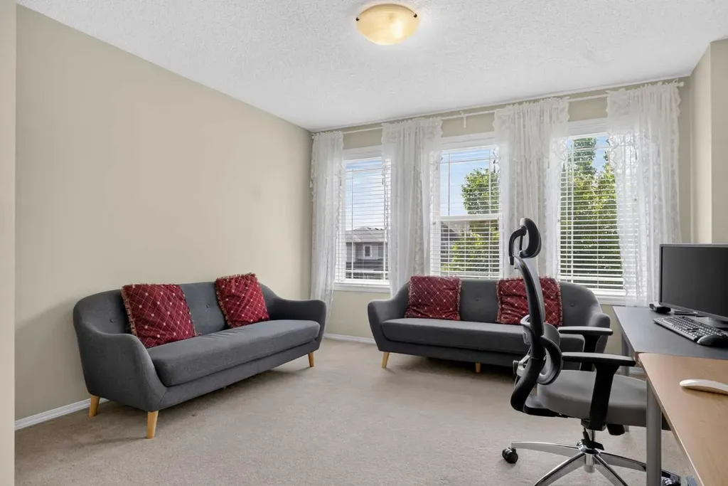 116 Panora Close NW Calgary AB T3K 0G4