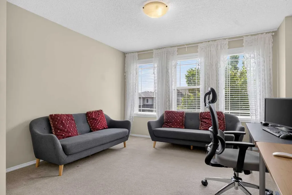 116 Panora Close NW Calgary AB T3K 0G4