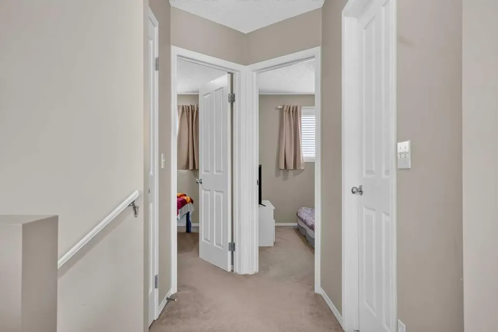 116 Panora Close NW Calgary AB T3K 0G4