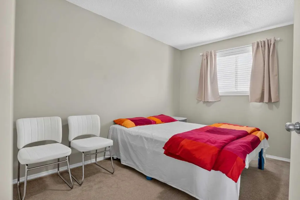 116 Panora Close NW Calgary AB T3K 0G4