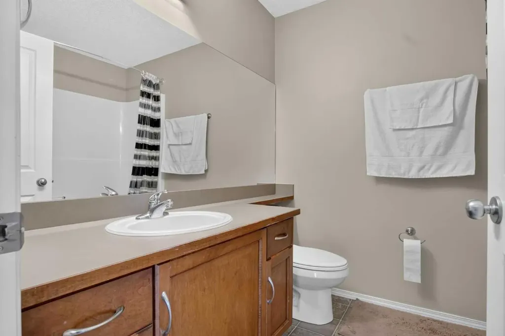 116 Panora Close NW Calgary AB T3K 0G4