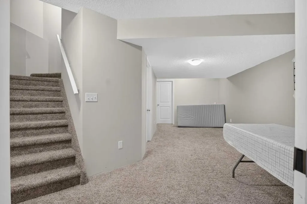 116 Panora Close NW Calgary AB T3K 0G4