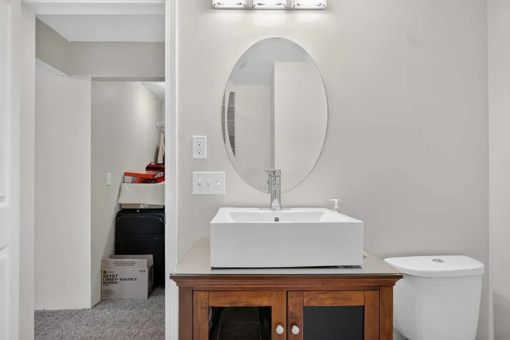 116 Panora Close NW Calgary AB T3K 0G4