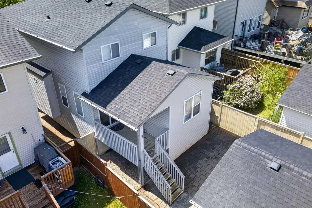 116 Panora Close NW Calgary AB T3K 0G4