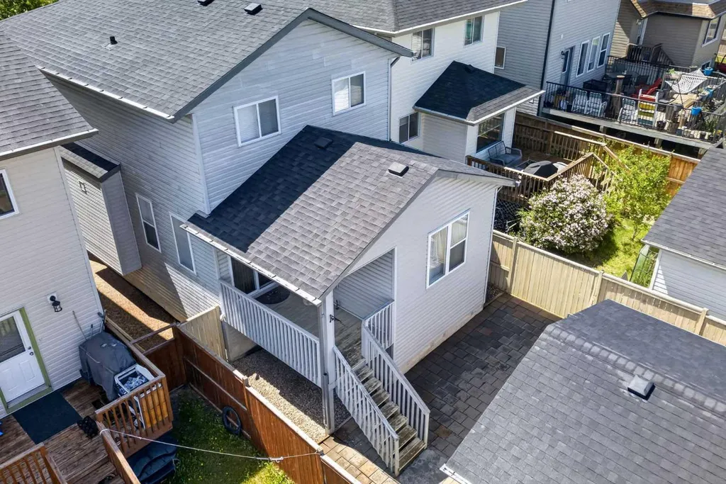 116 Panora Close NW Calgary AB T3K 0G4