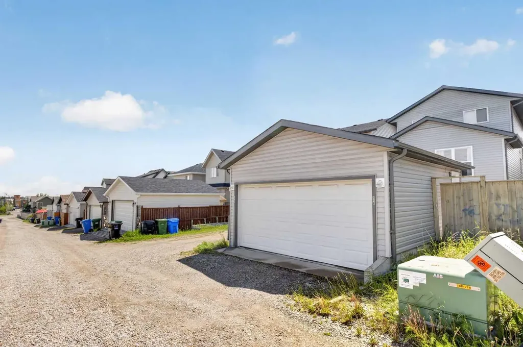116 Panora Close NW Calgary AB T3K 0G4