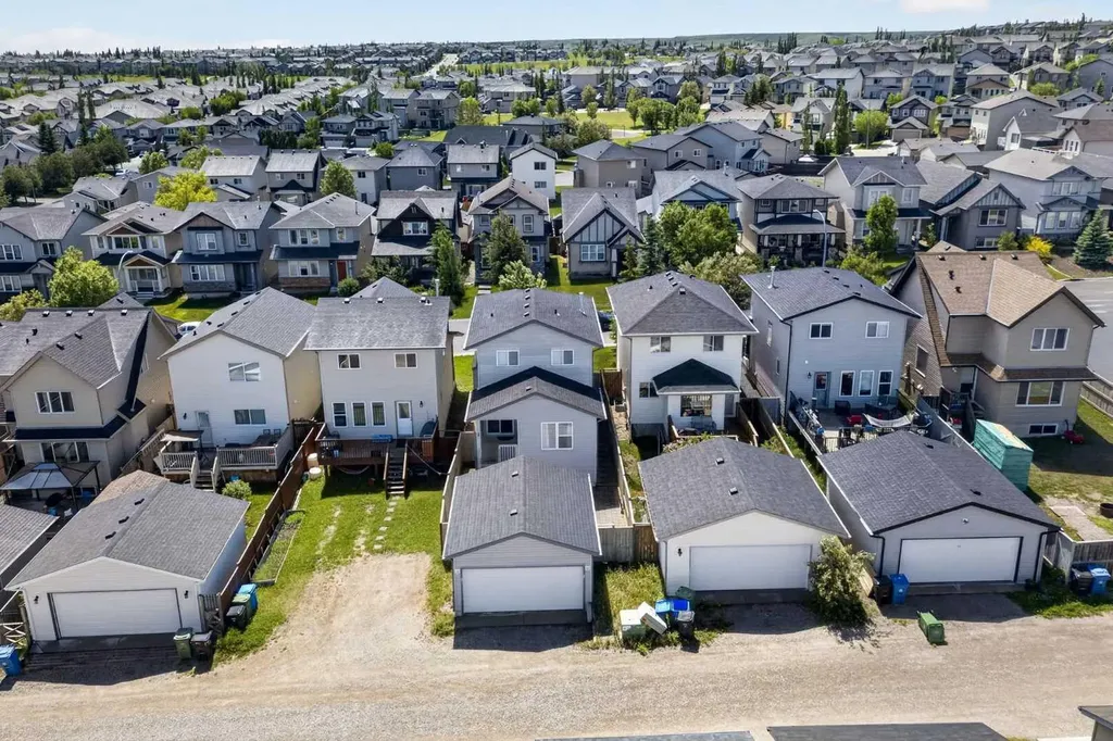 116 Panora Close NW Calgary AB T3K 0G4