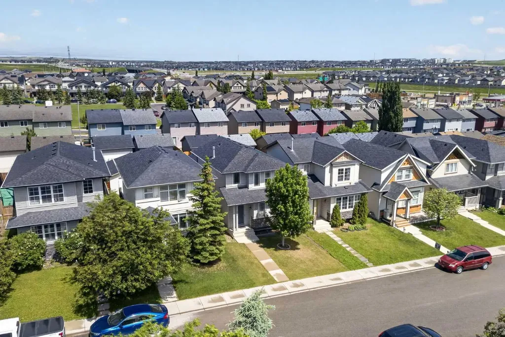 116 Panora Close NW Calgary AB T3K 0G4